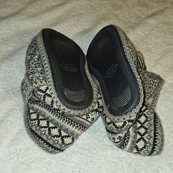 A la mode gray shimmery Slippers Booties Geometric Fleece fits Size 5 To 6. - Picture 6 of 10